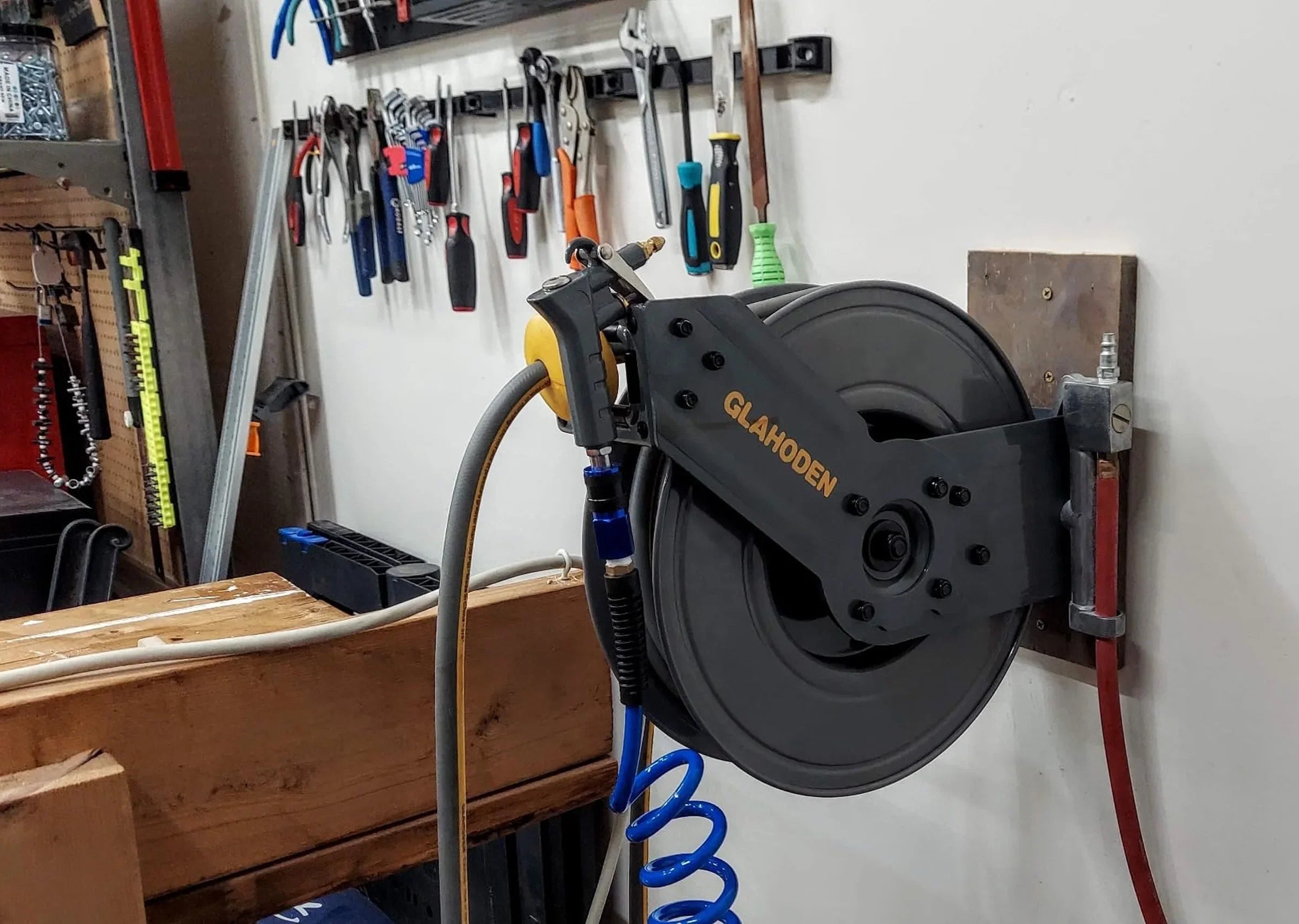 How Does a Retractable Air Hose Reel Work?