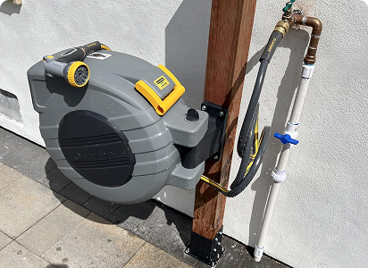  Solid purchase on hose reel!